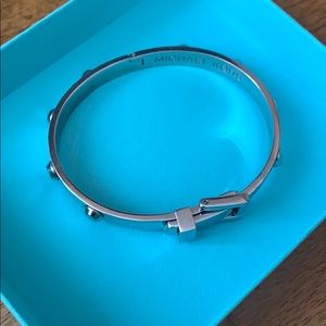 Micheal Kors Buckel bracelet